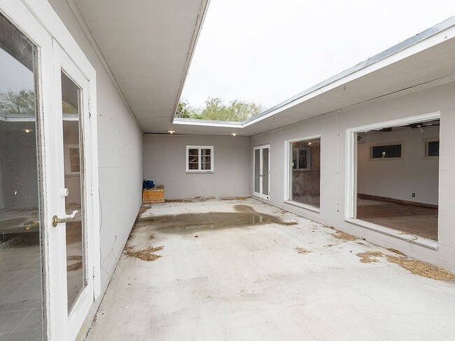 Building Photo - 6033 Rio Vista Ave