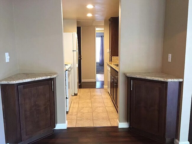 Foto del edificio - 2468 Larkspur Ln