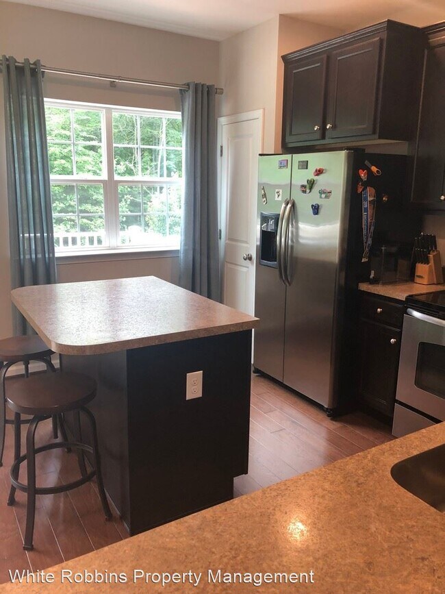 Building Photo - 3 br, 2.5 bath House - 353 Latrobe Dr