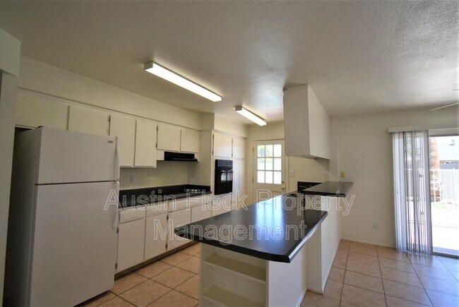 Building Photo - 3209 S Hazelton Ln