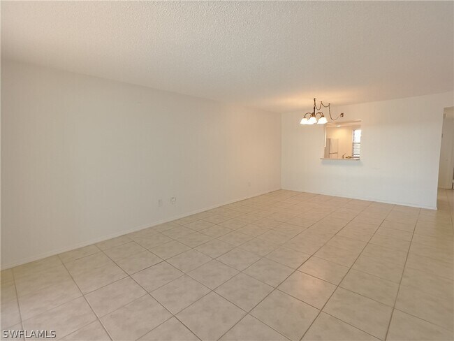 Foto del edificio - 4440 Orchid Blvd