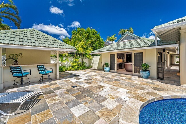 Foto del edificio - 5 BR Executive Home with Pool in prestigious Kahala! Pet Friendly!
