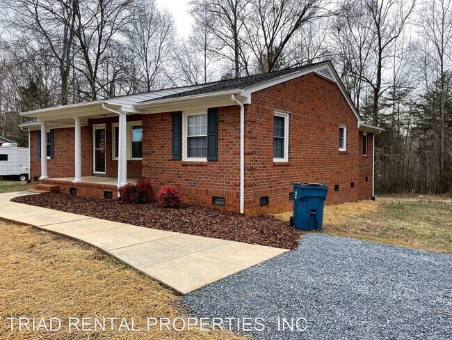 Building Photo - 4 br, 3 bath House - 148 NORRIS ST.