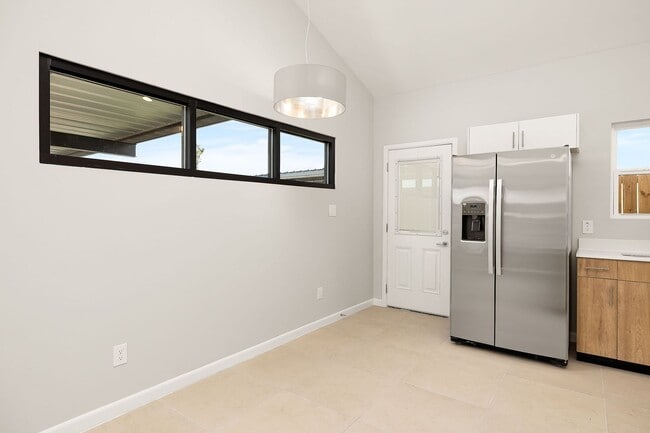 Foto del edificio - 408 Sparrow Rd