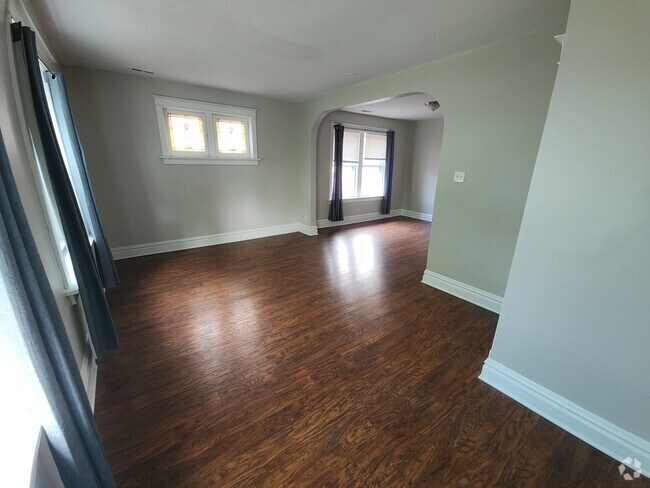 Building Photo - 5036 Chippewa St