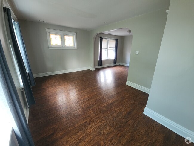 Building Photo - 5036 Chippewa St