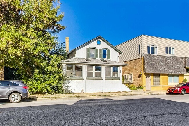 Foto del edificio - 211 Des Plaines Ave