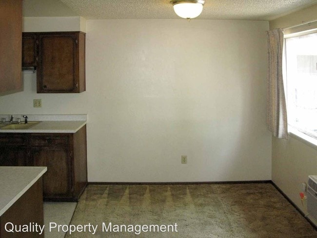 Building Photo - 418 S Oakdale Ave