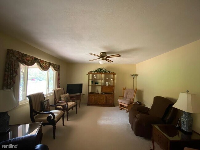 Building Photo - 4 br, 3 bath House - 4060 Seminole Circle