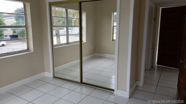 Foto del edificio - 1019 NW 26th St