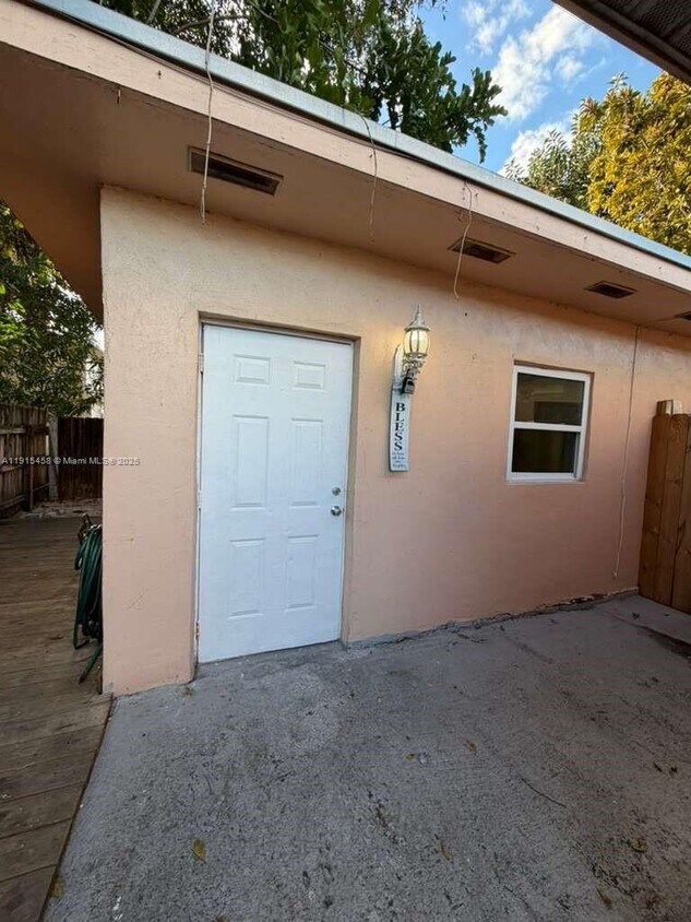 Primary Photo - 450 NW 43rd Pl