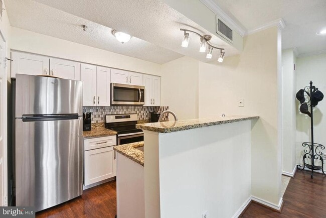 Building Photo - 1524 Lincoln Way