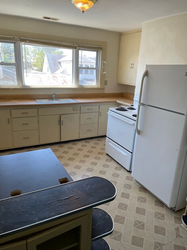 Kitchen - 312 Harrison St