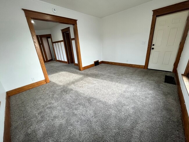 Building Photo - 239 Ann St NE