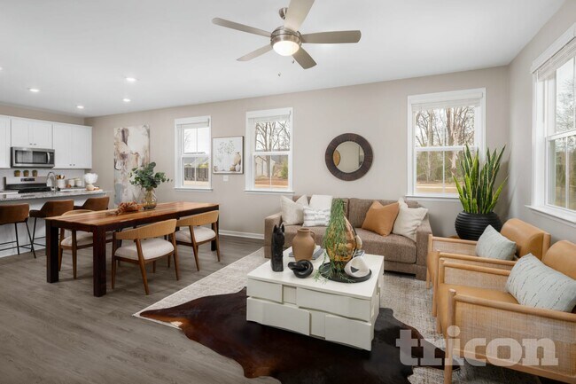 Foto del edificio - 812 Simpson Farm Rd