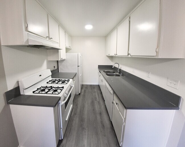 Foto del edificio - 5328 Hermitage Ave
