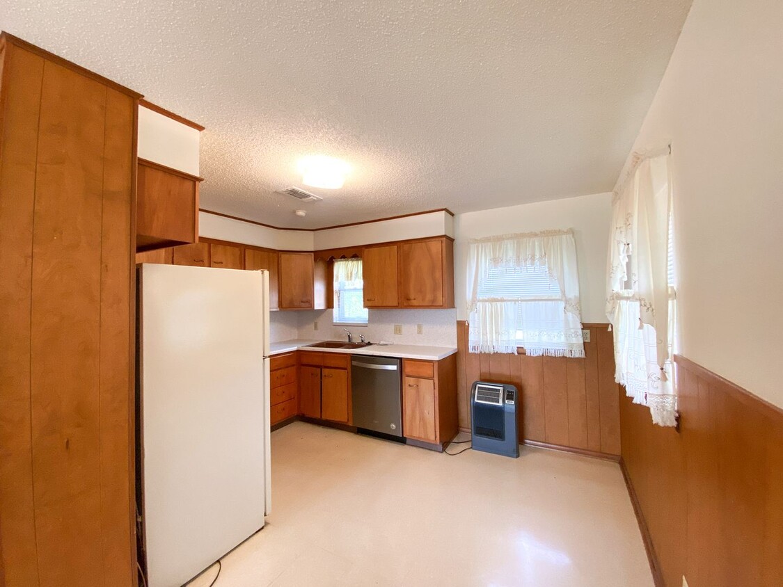 Primary Photo - Perfect single apartment 2 bedroom 1 bath
