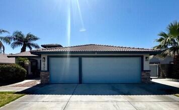 Building Photo - 78795 Birchcrest Cir