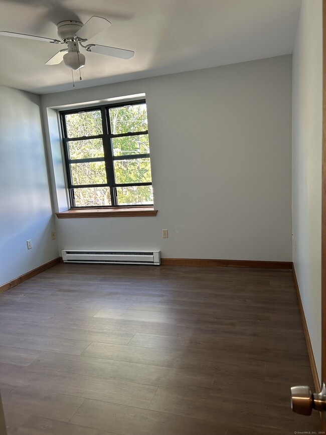 Building Photo - 180 N Cherry St