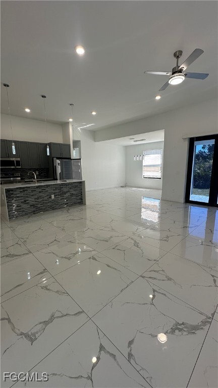 Foto del edificio - 3217 64th St W