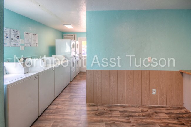 Building Photo - 2456 N Sycamore Blvd