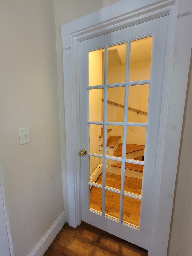 Entrance to third floor level - 90 North St