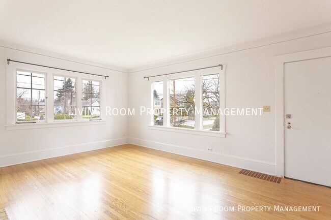 Foto del edificio - Charming Roseway Bungalow!