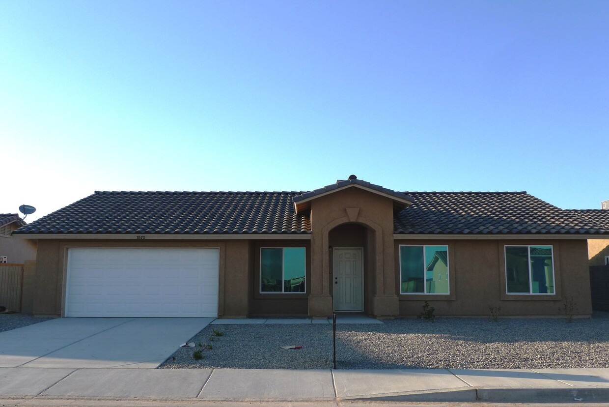 Primary Photo - Saguaro 4 bedroom rental