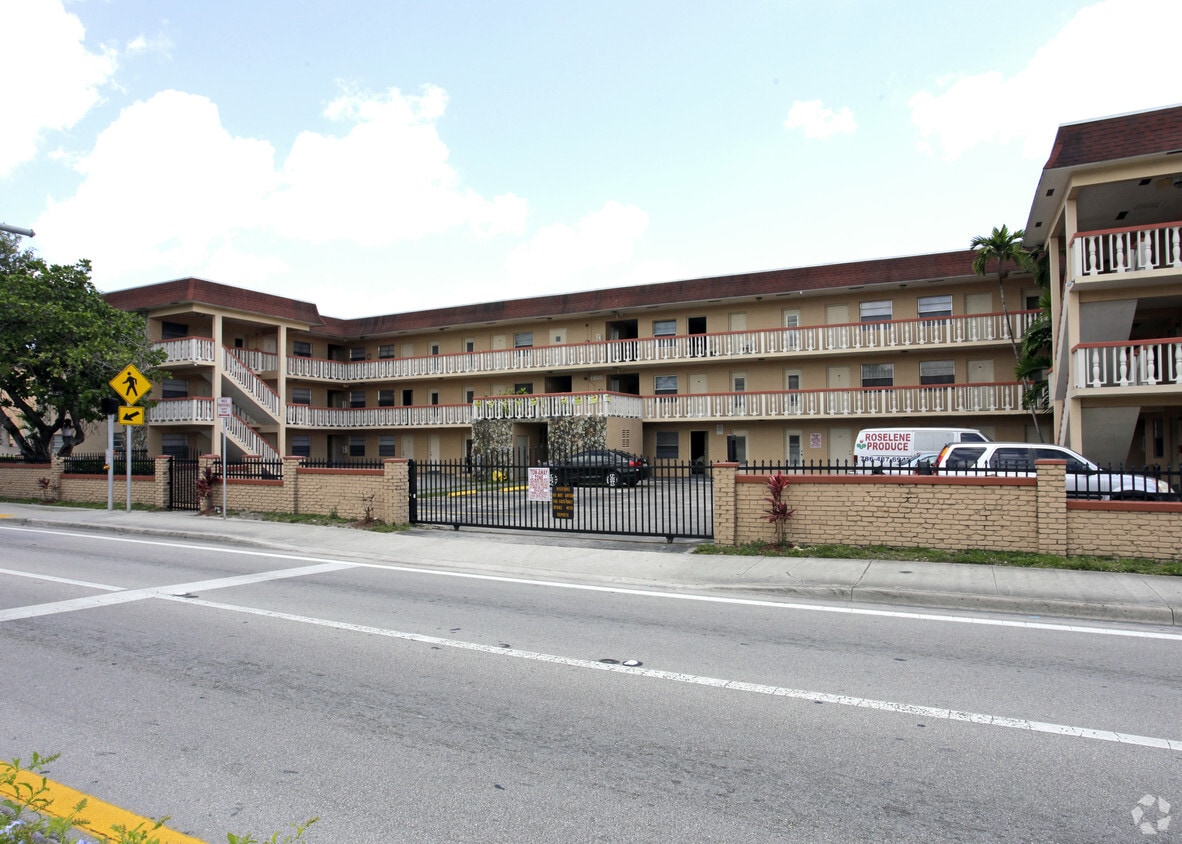 Ocean King Apartments - North King Apartments
