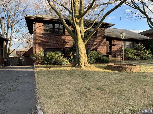 Foto principal - 162 Prospect St