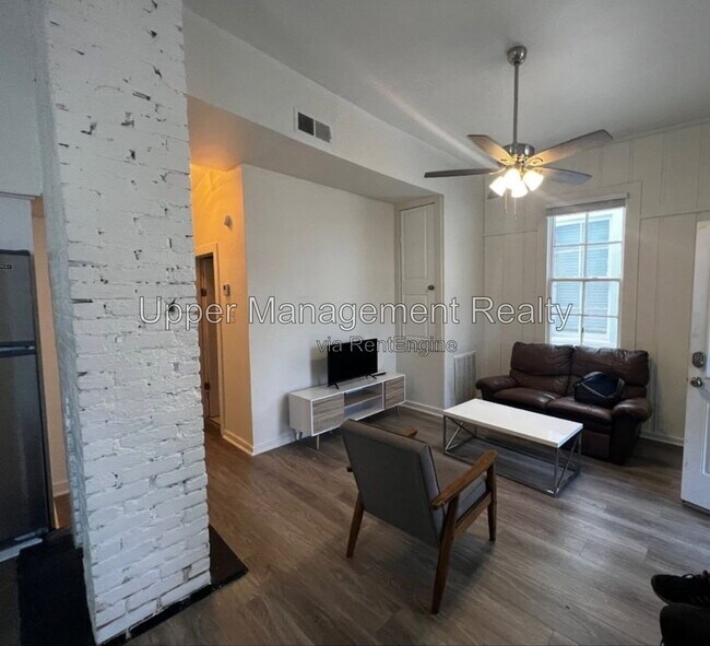 Building Photo - 7710 Oak St