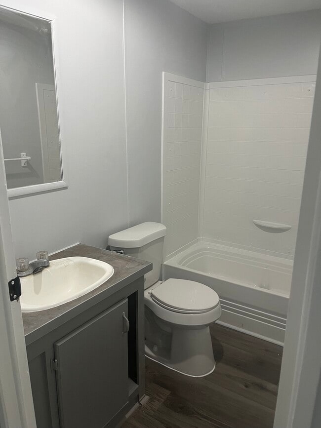 Full Bath - 22811 Ford Rd