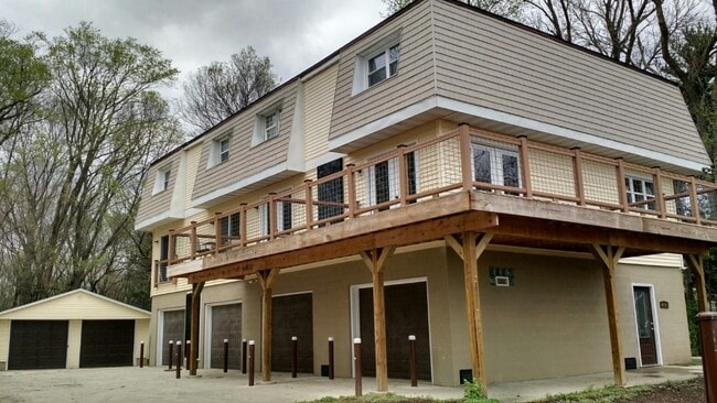River Beach Townhouses - 14711 N River Beach Dr