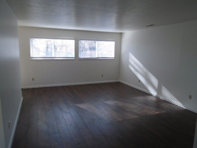 Building Photo - NICE SINGLE STORY HOME IN EAST ROSVILLE!