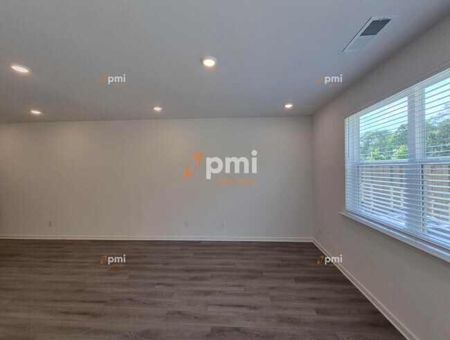 Foto del edificio - 140 Hazel Dr