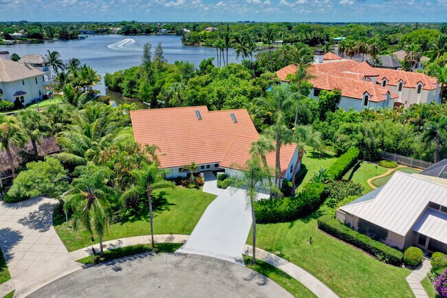 Foto del edificio - 141 Pine Hill Trail W