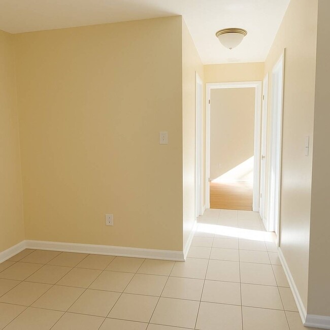 Building Photo - 530 Throgs Neck Expy