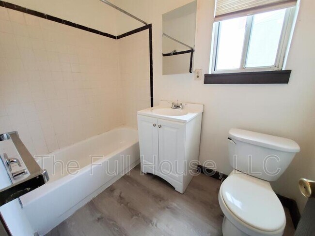 Foto del edificio - 705 Lorenz Ave