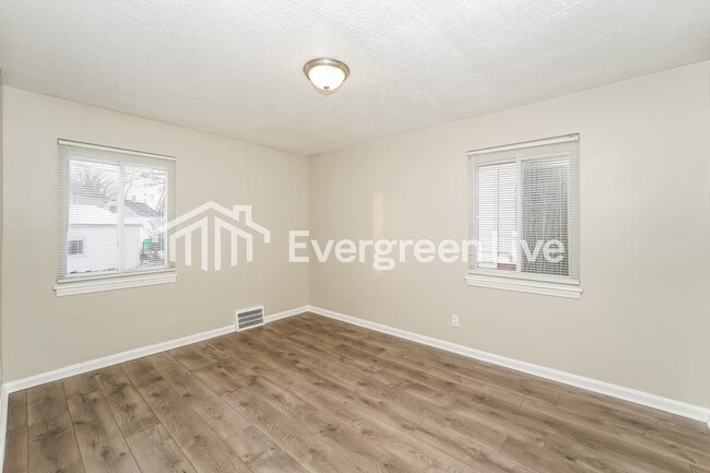 Building Photo - 23200 Blackstone Ave