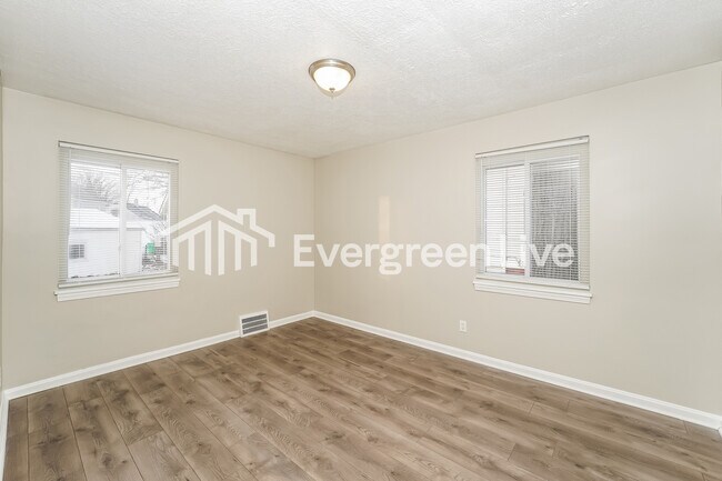 Foto del edificio - 23200 Blackstone Ave