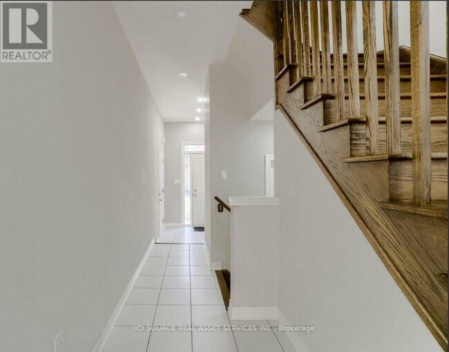 Building Photo - 93 Sonoma Valley Cres