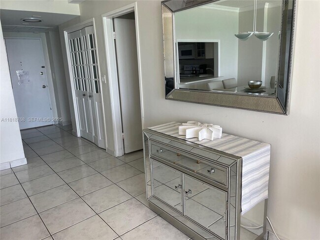 Foto del edificio - 5601 Collins Ave