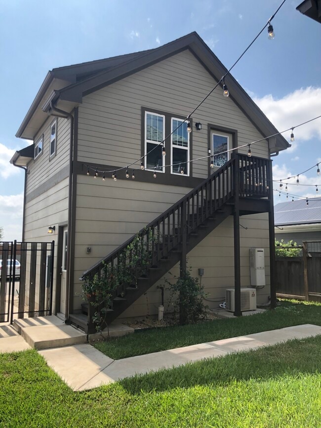 Building Photo - 819 Morrow St