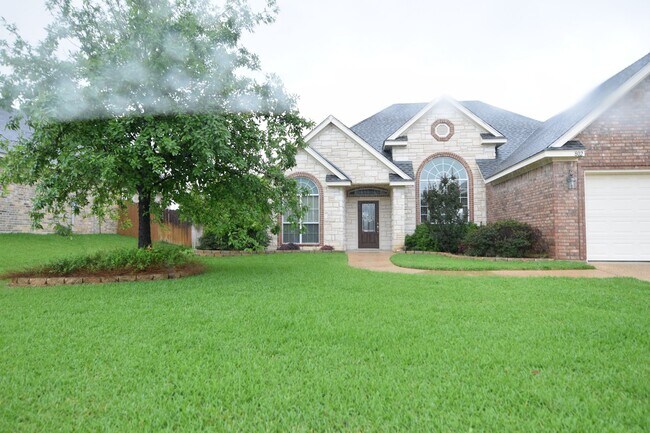 Building Photo - 802 Marshall Dr