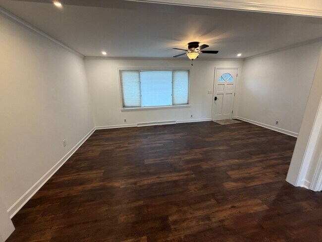 Building Photo - 2 Bedroom 2 Bath Brick rental home in Western Alamance county Fenced Yard 30x40 Garage custom Kit...