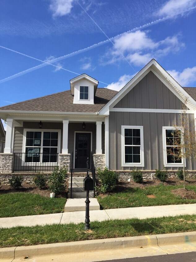 Beautiful Brand New Home in Burkitt Village - Beautiful Brand New Home in Burkitt Village