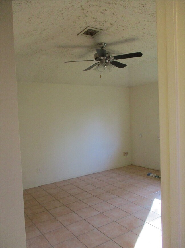 Foto del edificio - 19947 Mountain Dale Dr