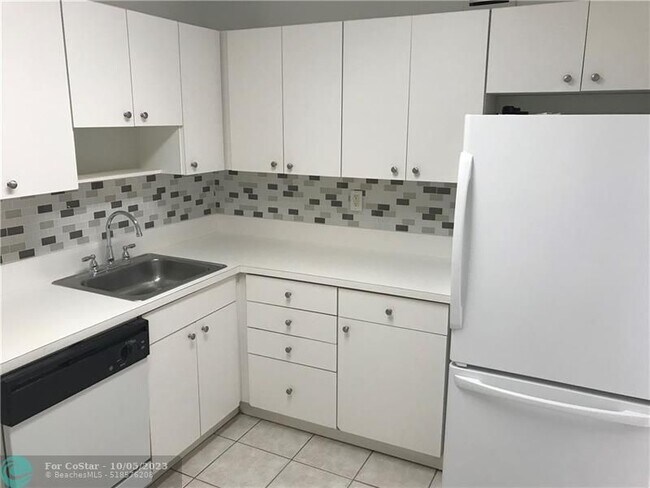 Foto del edificio - 7440 Miami Lakes Dr