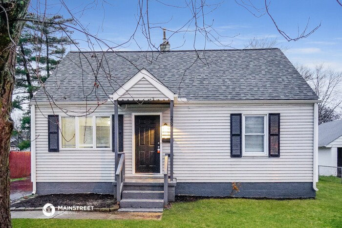 Primary Photo - 239 Lawrence Ave