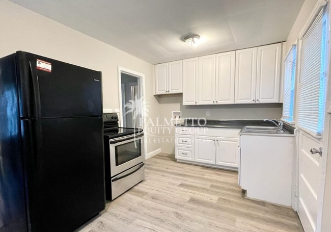 Building Photo - 1020 Portland St